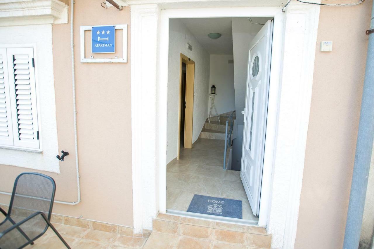 Apartmani Cindric Karlobag Eksteriør bilde